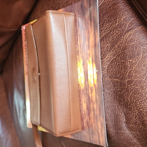 Burberry ( Burberrys ) Vintage Leather Clutch *OPEN TO REASONABLE OFFRRS* - Picture 7 of 11